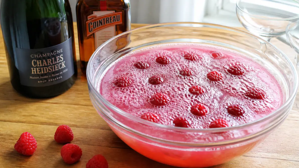 Soupe de champagne à la framboise : la recette festive