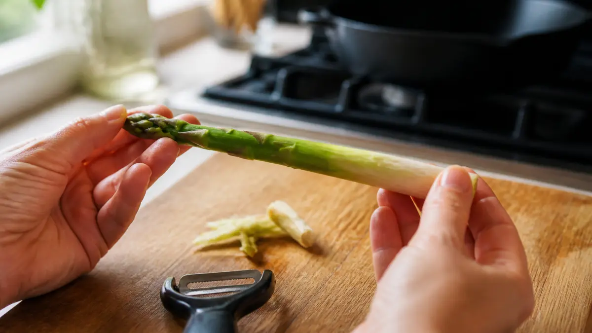 Asperges à la poêle : le geste qui change tout