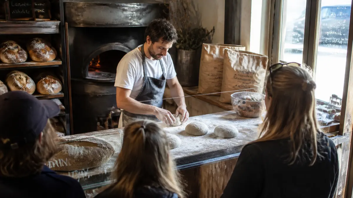 Quels critères distinguent une boulangerie artisanale d’une chaîne industrielle ?