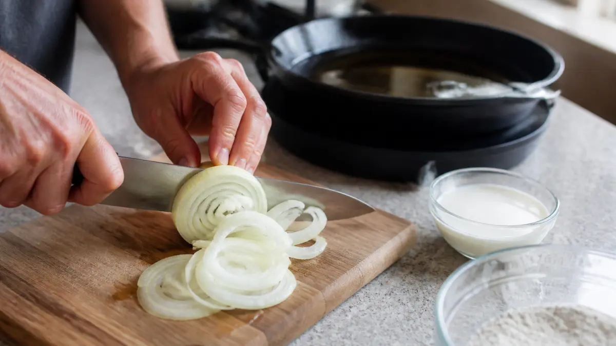 Comment préparer des oignons frits à la maison ?