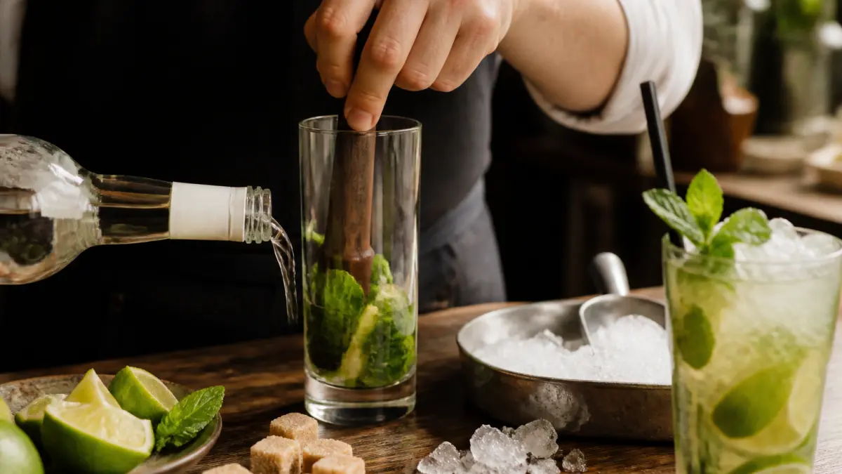Mojito maison : dosage, menthe et erreurs qui gâchent le cocktail