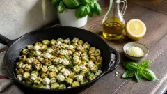 Courgettes poêlées à la feta : une recette qui fait l'unanimité