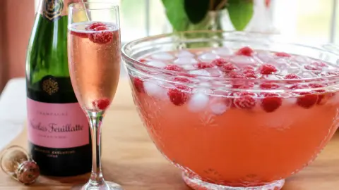 Soupe de champagne à la framboise : la recette festive