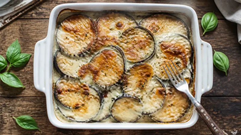 Aubergines gratinées à la béchamel : le plat qui fait l'unanimité